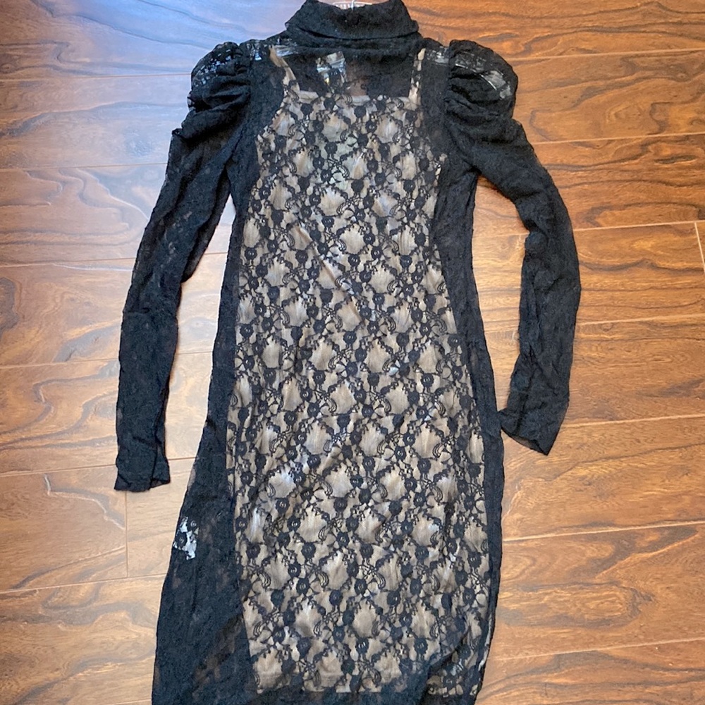 🆕 Black lace dress with champagne coloured lining size 40